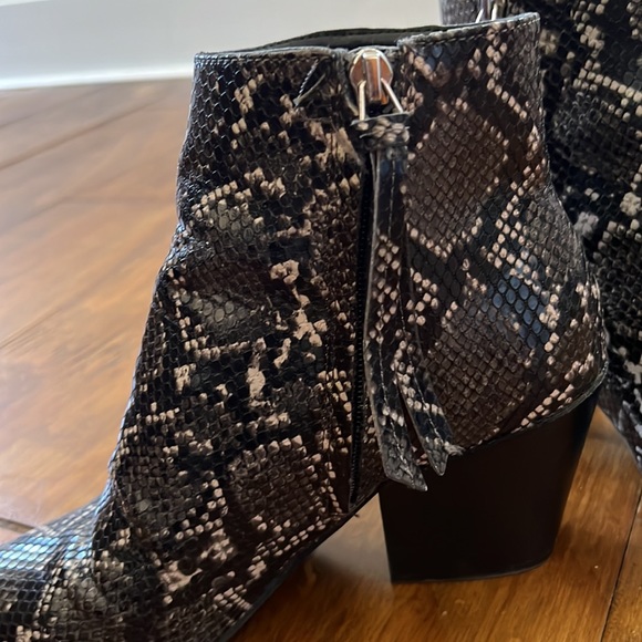 Ankle booties - Picture 4 of 5